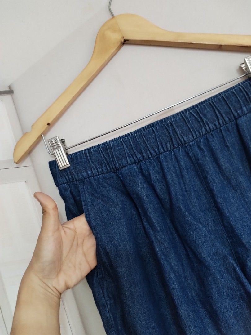 Uniqlo soft denim easy shorts (Category: Shorts) located in Lucena. Submitted by styleddsc (Listing ID 1466576000, Image 3). Description: .