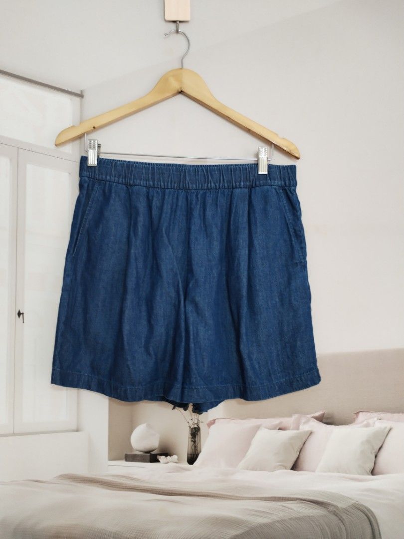 Uniqlo soft denim easy shorts (Category: Shorts) located in Lucena. Submitted by styleddsc (Listing ID 1466576000, Image 2). Description: .