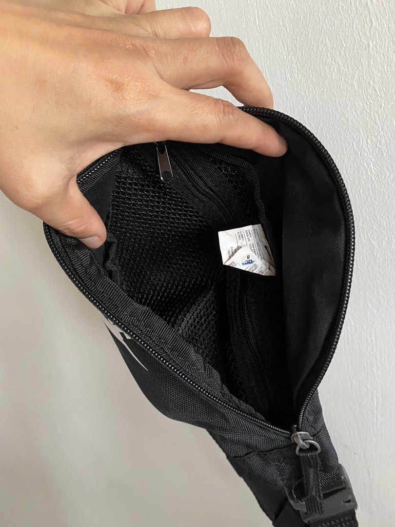 UNISEX Belt bag (Category: Cross-body Bags) located in Ilagan. Submitted by dontmakemebooyou (Listing ID 1466724311, Image 3). Description: New condition unused .