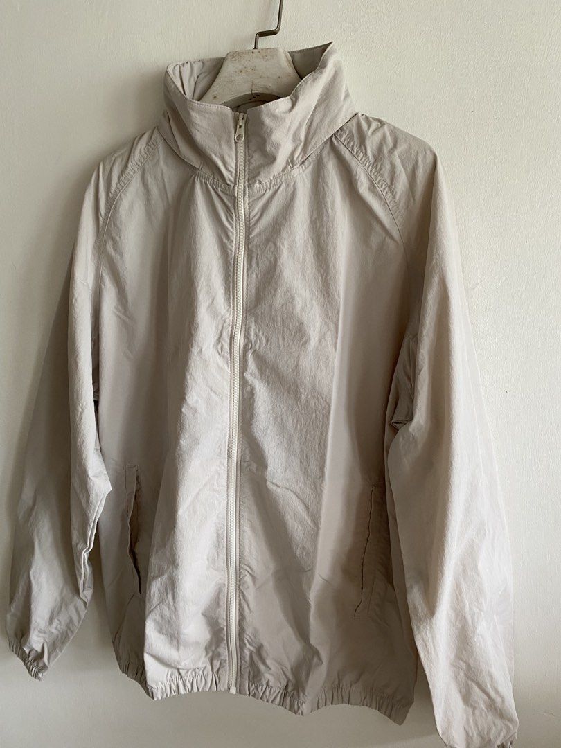 Unisex windbreaker (Category: Coats, Jackets and Outerwear) located in Ilagan. Submitted by dontmakemebooyou (Listing ID 1466716862, Image 2). Description: Women’s • M-Xl Men’s • S-M.