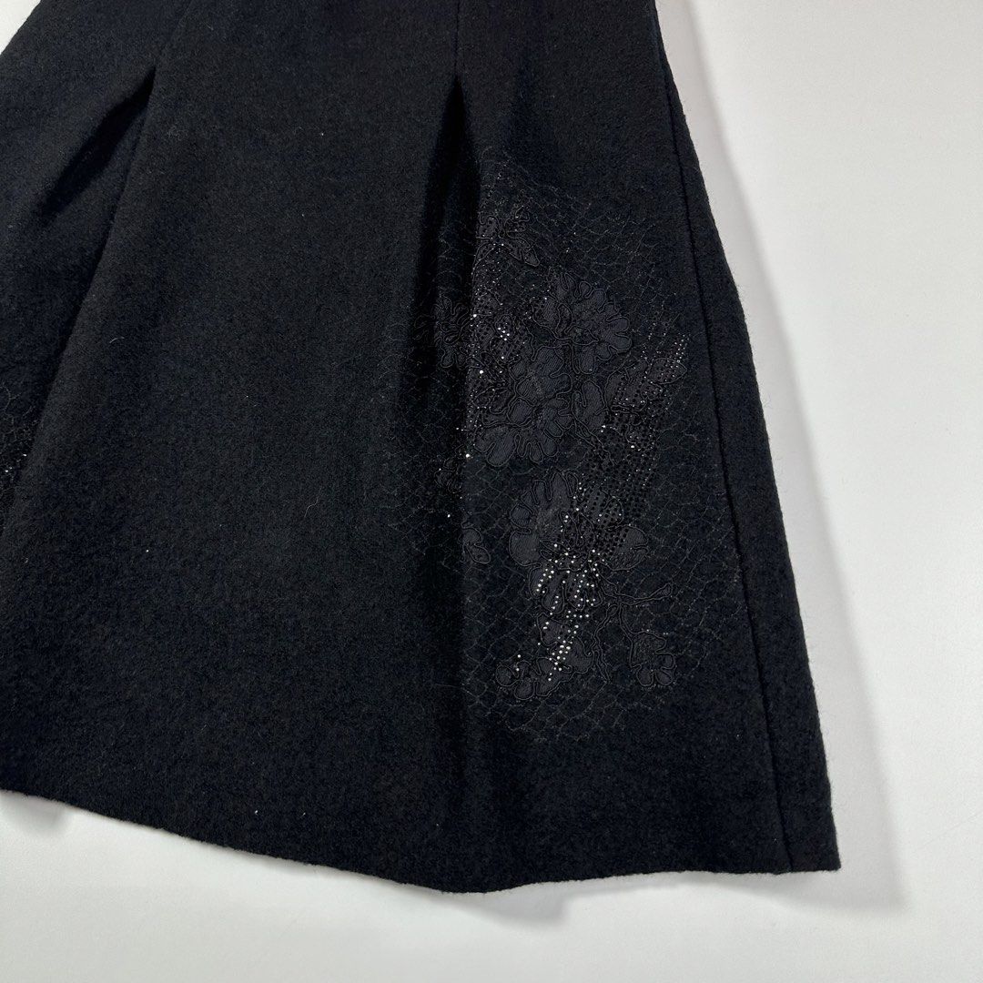 Valentino black wool A-line skirt. (Category: Luxury Apparel) located in Villasis. Submitted by draefindss_ph (Listing ID 1466721214, Image 3). Description: Valentino black wool A-line skirt. 𝚂𝚒𝚣𝚎: S 𝙼𝚎𝚊𝚜𝚞𝚛𝚎𝚖𝚎𝚗𝚝 (𝚒𝚗𝚌𝚑𝚎𝚜) 𝚠𝚊𝚒𝚜𝚝: 31 𝚕𝚎𝚗𝚐𝚝𝚑: 19.5 Excellent Condition No issue 2,500 + sf only.