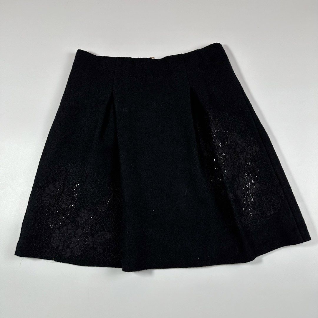 Valentino black wool A-line skirt. (Category: Luxury Apparel) located in Villasis. Submitted by draefindss_ph (Listing ID 1466721214, Image 1). Description: Valentino black wool A-line skirt. 𝚂𝚒𝚣𝚎: S 𝙼𝚎𝚊𝚜𝚞𝚛𝚎𝚖𝚎𝚗𝚝 (𝚒𝚗𝚌𝚑𝚎𝚜) 𝚠𝚊𝚒𝚜𝚝: 31 𝚕𝚎𝚗𝚐𝚝𝚑: 19.5 Excellent Condition No issue 2,500 + sf only.