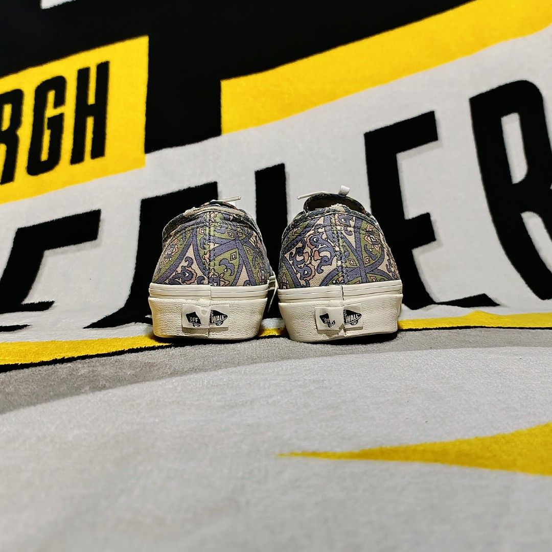 VANS (Category: Sneakers) located in General Santos City (Dadiangas). Submitted by aaqil_190425 (Listing ID 1466576568, Image 3). Description: GENERAL SANTOS CITY.