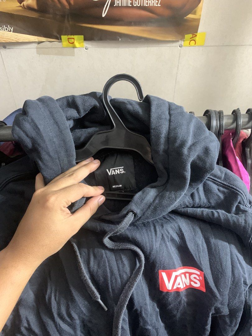 Vans Hoodie Jacket (Category: Activewear) located in Manila. Submitted by sgthriftmanila2.0 (Listing ID 1466715275, Image 3). Description: .
