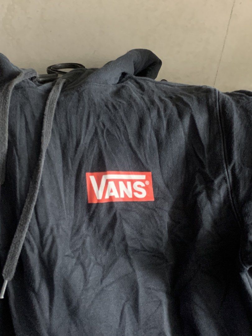 Vans Hoodie Jacket (Category: Activewear) located in Manila. Submitted by sgthriftmanila2.0 (Listing ID 1466715275, Image 2). Description: .