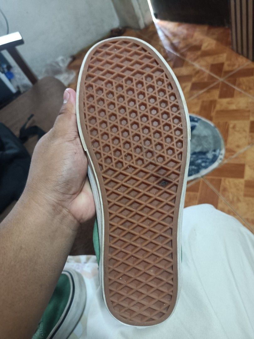 VANS OLD SCHOOL GREEN AUTHENTIC (Category: Casual Shoes) located in Dagupan City. Submitted by barthrifttt (Listing ID 1466608980, Image 2). Description: NEGOTIABLE.