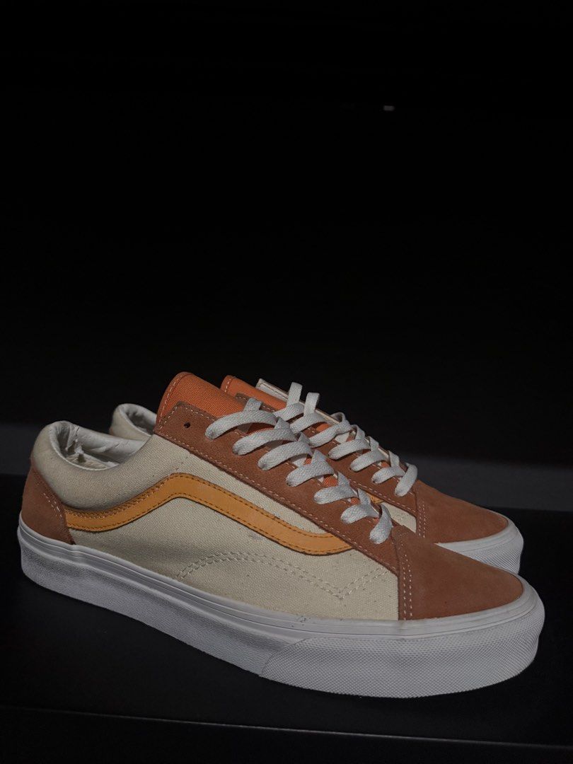 VANS OLDSKOOL (Category: Sneakers) located in Pateros City. Submitted by buynsell.ph (Listing ID 1466700021, Image 2). Description: Vans oldskool Size 10.5 mens/44eur/28.5cm.