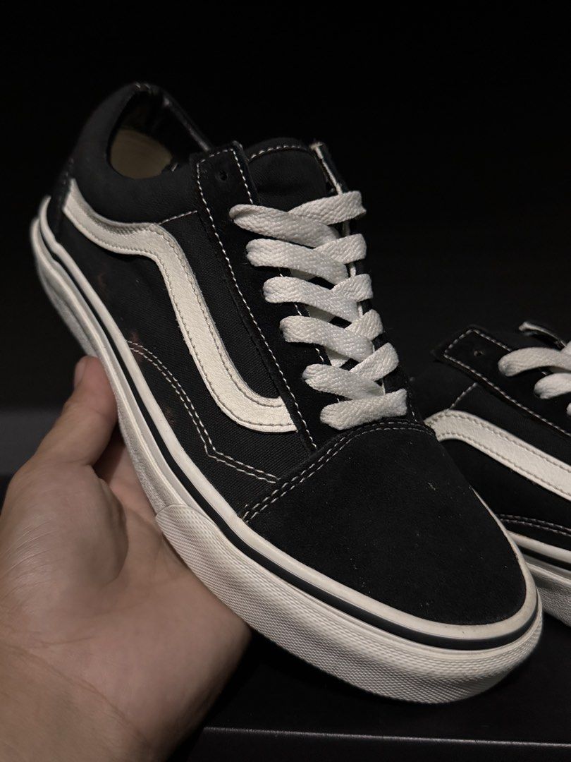VANS OS AUTHENTIC (Category: Sneakers) located in Pateros City. Submitted by buynsell.ph (Listing ID 1466692395, Image 1). Description: Vans oldskool Size6mens/7.5womens/38 eur/24cm Good condition .