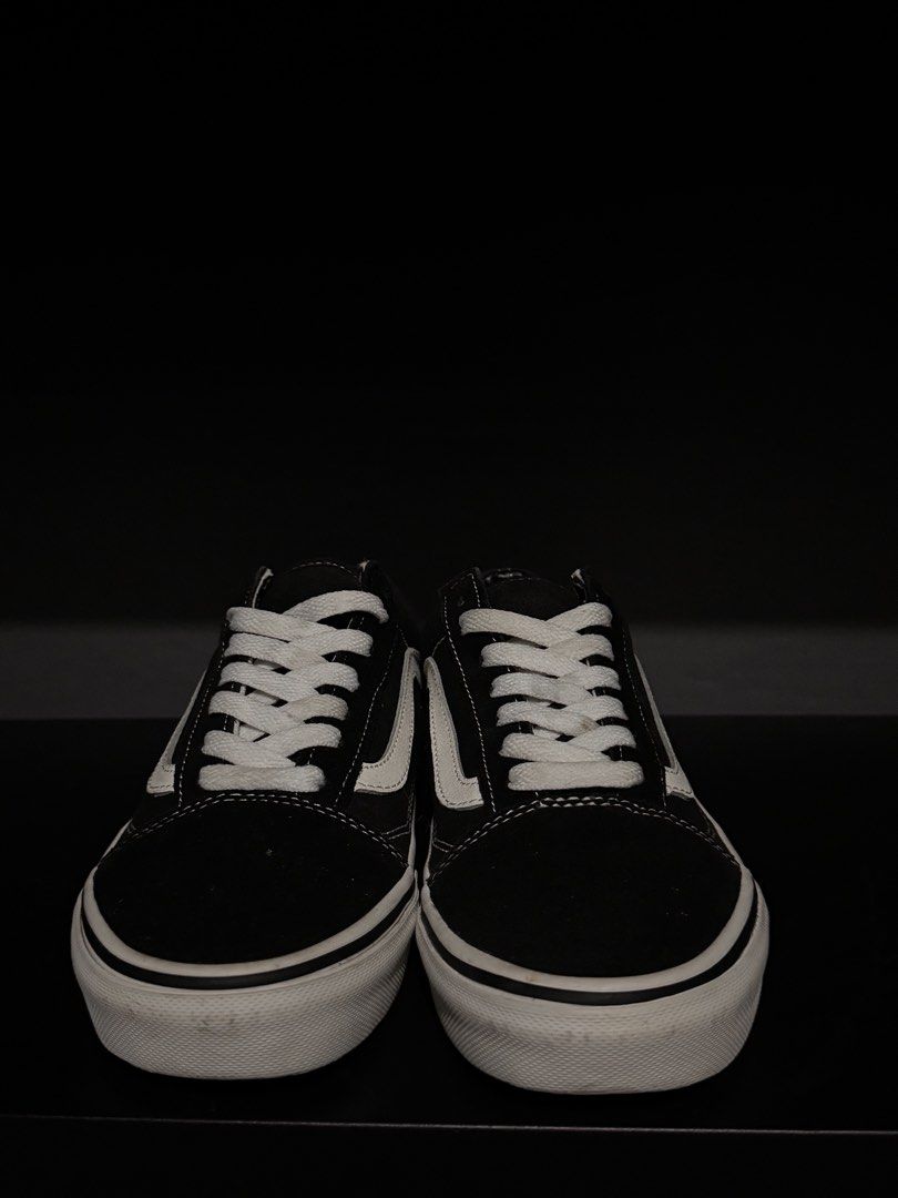 VANS OS AUTHENTIC (Category: Sneakers) located in Pateros City. Submitted by buynsell.ph (Listing ID 1466692395, Image 2). Description: Vans oldskool Size6mens/7.5womens/38 eur/24cm Good condition .