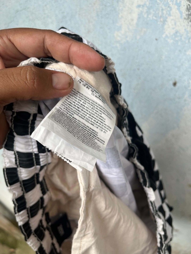 Vanz (Category: Shorts) located in Siay. Submitted by Jaaziahthriftdumaguete (Listing ID 1466614780, Image 3). Description: Wts ❗ Vanz checkered short 29-32 waistline 17 length 10/10 color rate flawless Need wash only fresh from bale Mine : 850 Free shipping fee Location Zamboanga Sibugay Mindanao.