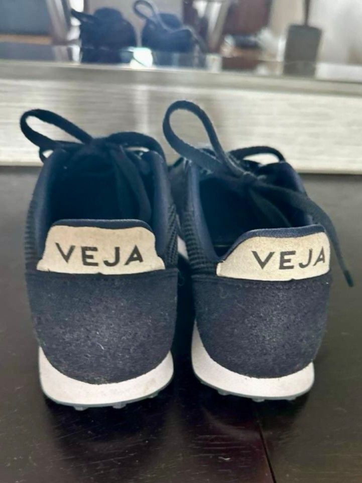 VEJA SDU-B Mesh Black White Sneakers (Category: Sneakers) located in Quezon City. Submitted by corrnic (Listing ID 1466575535, Image 3). Description: - Brand: Veja - Colorway: Black and White - Details: Chunky contrast V logo, mesh upper, suede heel panels, and rubber toe cap - Soles: White midsole and treaded outsole - Condition: Comfort-focused everyday wear with minor scuffs on the midsoles from regular use - Closure: Classic lace-up front.