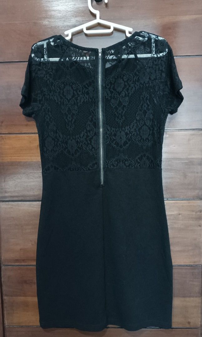 Versace Black Dress + 84 SF (Category: Luxury Apparel) located in Cebu City. Submitted by OneStop_ThriftShop_Mo (Listing ID 1466727558, Image 2). Description: Halloween Sale! 🎃🎃🎃 When it comes to high-end fashion and sophistication, Gianni Versace is on top! ‎This dress is simple looking yet overflowing with "elegance". Black is beautiful indeed! 💕💕💕 ‎Perfect for Special Occasions and events. Parties, dates, formal ootds, etc. ‎Versace uses