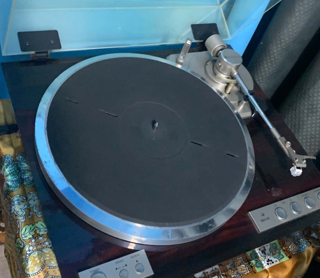 Victor QL-Y44F (Category: Soundbars, Speakers & Amplifiers) located in Manila. Submitted by clevershark.f2840d (Listing ID 1466725455, Image 2). Description: -Quartz Locked, direct drive, fully automatic turntable -Made in Japan -Power AC 100V -original style Victor tonearm/cartridge assembly and dust cover.