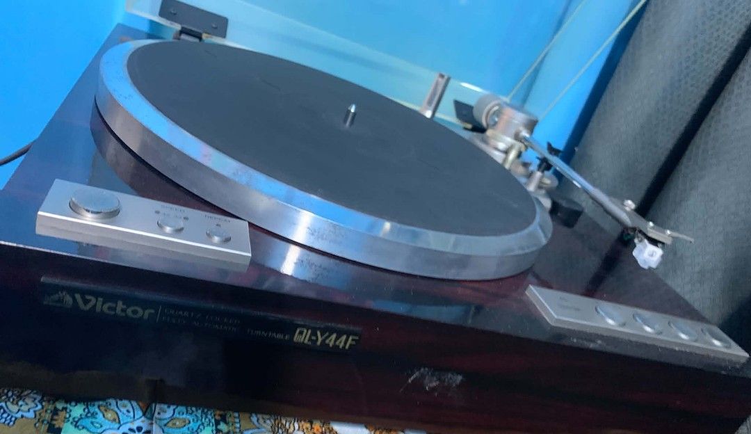 Victor QL-Y44F (Category: Soundbars, Speakers & Amplifiers) located in Manila. Submitted by clevershark.f2840d (Listing ID 1466725455, Image 1). Description: -Quartz Locked, direct drive, fully automatic turntable -Made in Japan -Power AC 100V -original style Victor tonearm/cartridge assembly and dust cover.