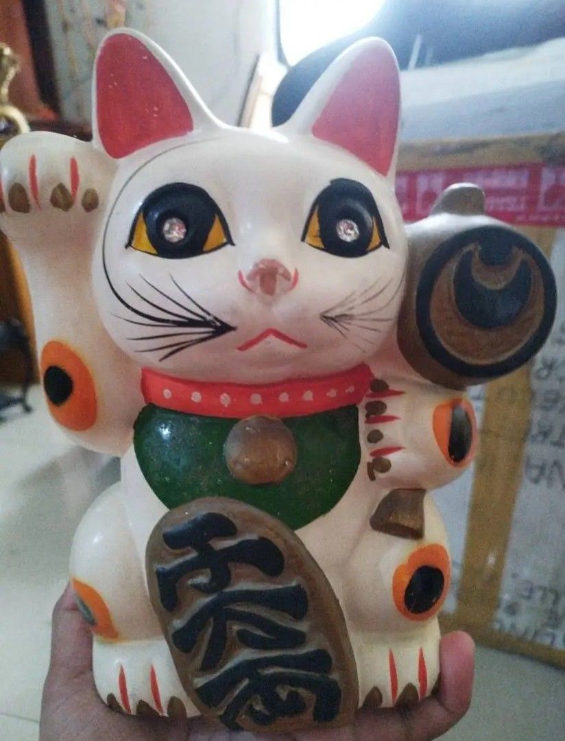 Vintag lucky cat hammer (Category: Vintage Collectibles) located in San Rafael. Submitted by jflshoppe1989 (Listing ID 1466773024, Image 1). Description: Lucky cat with hammer Lenght-5.5 inches Height-9 inches Withd-5 inches.