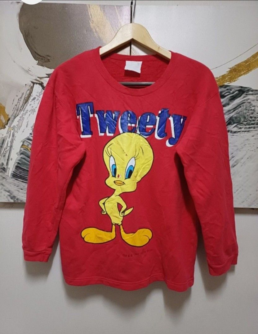 VINTAGE 1996 TWEETY BIRD (Category: Activewear) located in Manila. Submitted by bvnnie (Listing ID 1466685334, Image 2). Description: VINTAGE 1996 TWEETY BIRD Actual size using inches Aempit to Armpit 20 Lenght/26 fittings is Medium Excellent Condition, Issue:scratch sa print minimal Message if you have any other question about sizing. We do shipping nation wide I'm also open for video call so that you can see the item you 're interested to buy. 