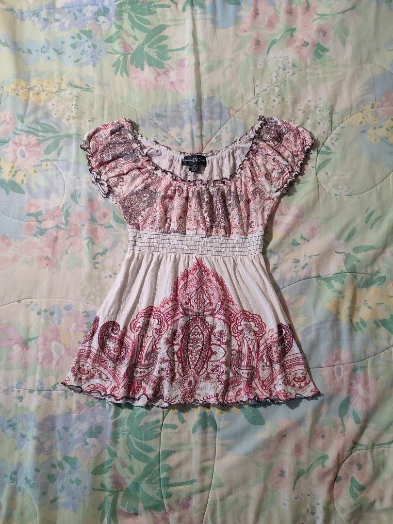 vintage 90s/2000s Y2K tops bundle - 10 items (Category: Blouses) located in Jaen. Submitted by roxantiago (Listing ID 1466744830, Image 2). Description: - Vibrant collection of colorful tops and dresses - Variety of styles including patterned camisoles, printed boho tops, and casual tanks - Great for easy mix-and-match outfit options - Perfect way to update and refresh your wardrobe - Condition: Excellent / Ready to wear XS to M Mudd, Club Monaco