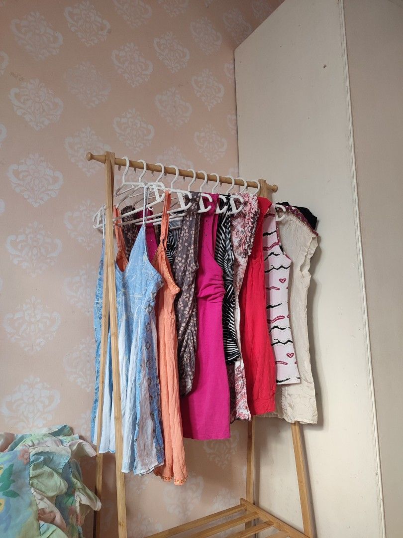 vintage 90s/2000s Y2K tops bundle - 10 items (Category: Blouses) located in Jaen. Submitted by roxantiago (Listing ID 1466744830, Image 1). Description: - Vibrant collection of colorful tops and dresses - Variety of styles including patterned camisoles, printed boho tops, and casual tanks - Great for easy mix-and-match outfit options - Perfect way to update and refresh your wardrobe - Condition: Excellent / Ready to wear XS to M Mudd, Club Monaco