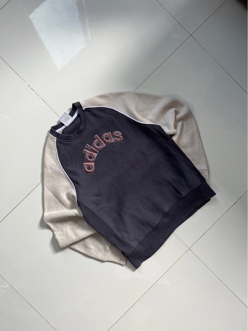 Vintage Adidas Sweater (Category: Coats, Jackets and Outerwear) located in Bacolod City. Submitted by danielle5_ (Listing ID 1466584917, Image 2). Description: Small-Medium, 18x25 Flaws: none Mine: 600.