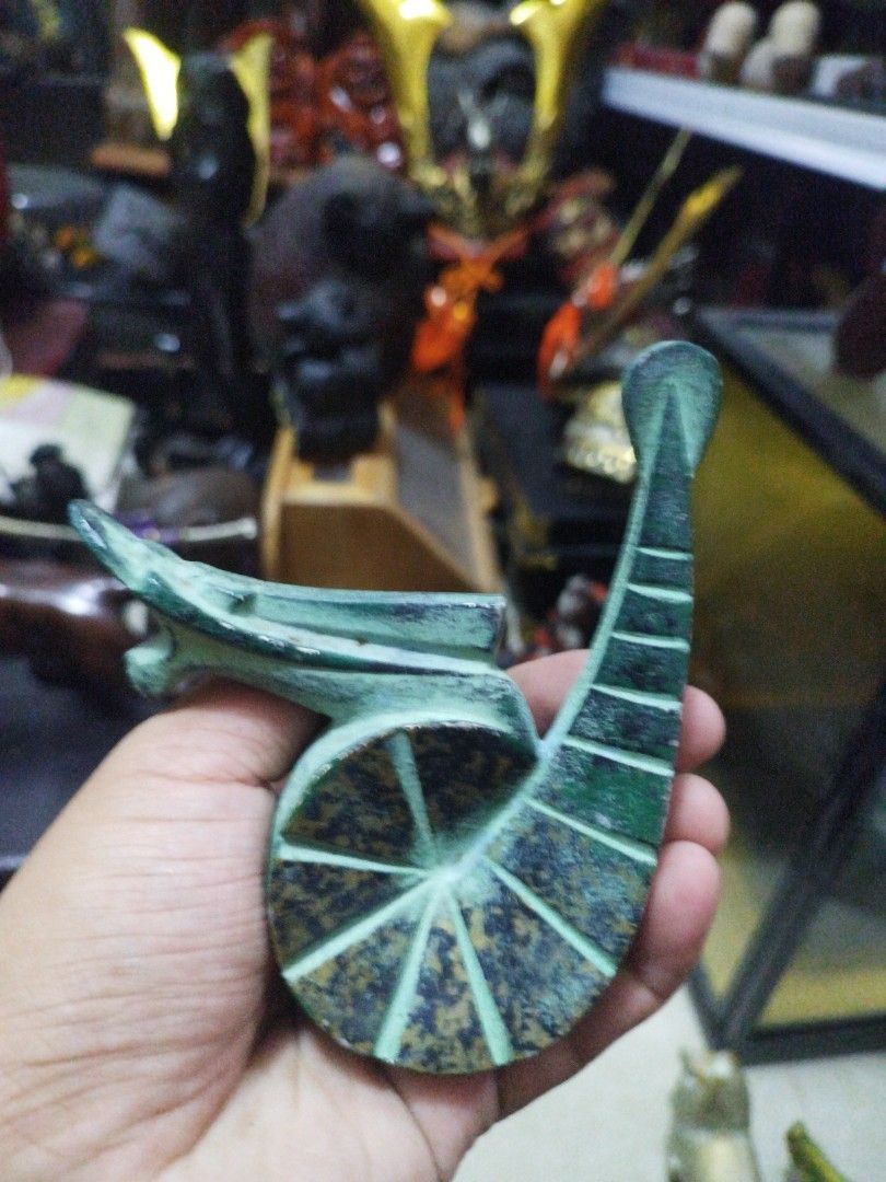 Vintage brass dragon (Category: Vintage Collectibles) located in San Rafael. Submitted by jflshoppe1989 (Listing ID 1466647575, Image 1). Description: .