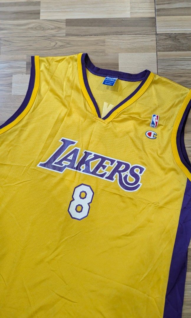VINTAGE Champion Kobe 8 (Category: Activewear) located in Pasay City. Submitted by aatapparelshop (Listing ID 1466693323, Image 2). Description: Size Large on tag no issue 3k shipped.