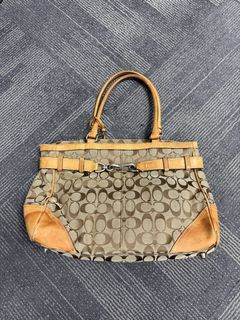 (Category: ) located in . Submitted by hypecheap (Listing ID 1466595540, Image 1). Description: .
