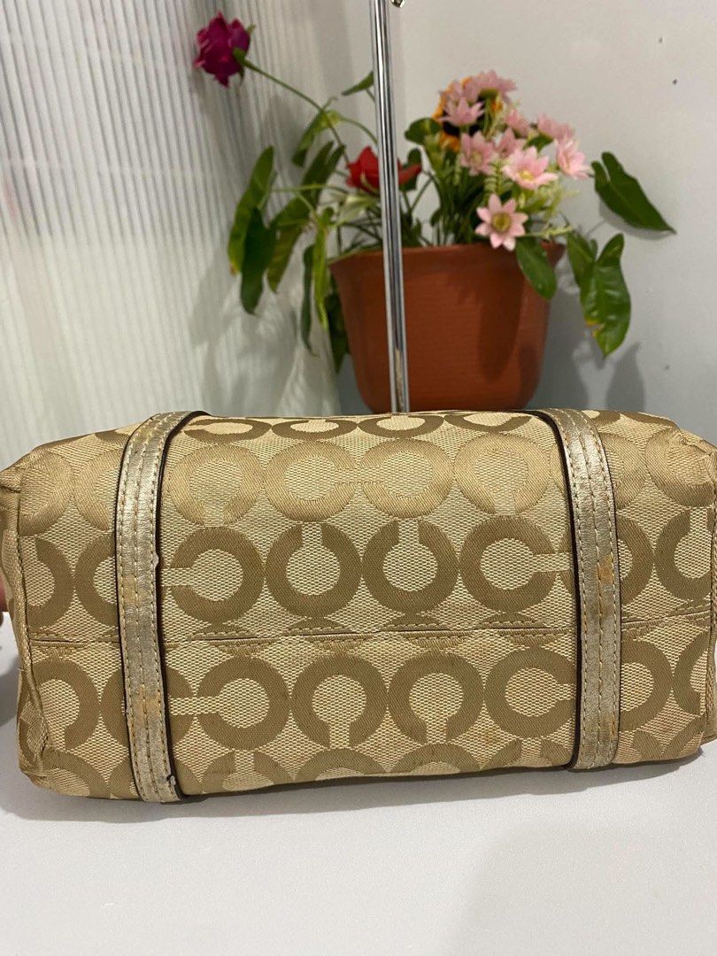 vintage coach op art mini boston (Category: Shoulder Bags) located in Cebu City. Submitted by gummybearsworld (Listing ID 1466579077, Image 3). Description: beige gold color sign of use no rubs .