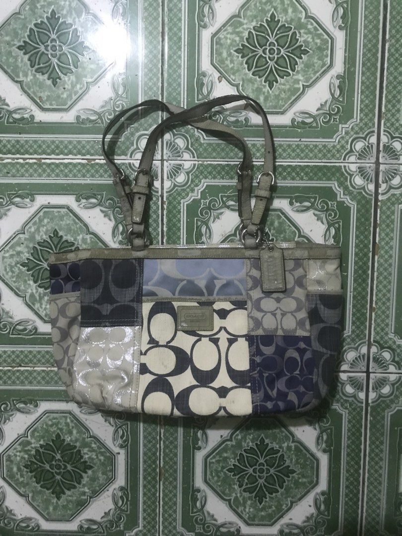 Vintage Coach Patchwork Tote Bag (Category: Tote Bags) located in Bulacan. Submitted by bleue.finds (Listing ID 1466626981, Image 1). Description: Vintage Coach Patchwork Tote Bag size medium issue : nag start mag bakbak leather natural sa vintage, tinanggal ko lahat ng leather parts para maging mas maganda at prisentable tignan at yung sa handle niya lalagyan ko ng twilly both handles para may proteksyon ang handle..