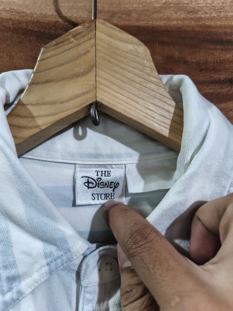 VINTAGE DISNEY BUTTON DOWN (Category: Activewear) located in Tagum. Submitted by danelle_closet1106 (Listing ID 1466689581, Image 3). Description: Excellent size:large wash na ready to use minimal issue only see last pic.