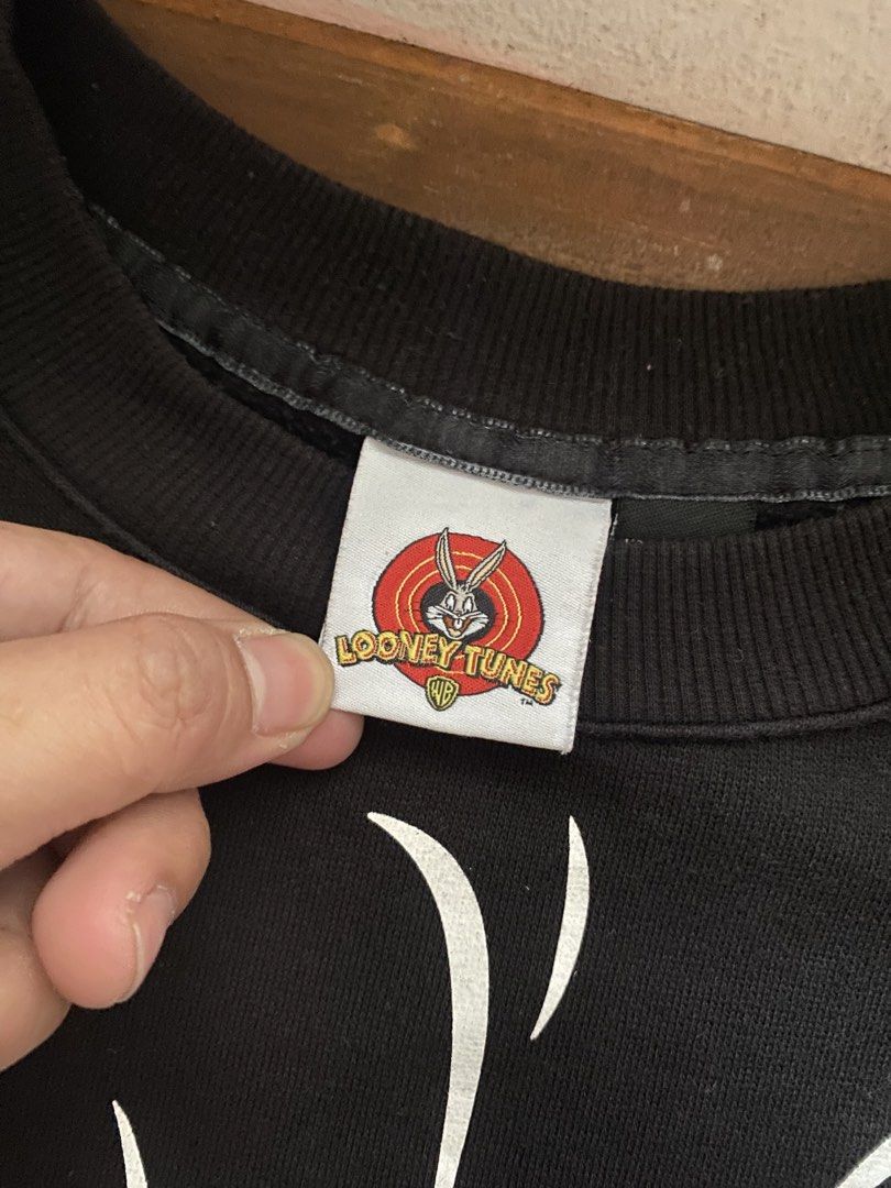 Vintage Duffy Duck Mens Jacket (Category: Coats, Jackets and Outerwear) located in Las Pinas. Submitted by y2k_archievefinds (Listing ID 1466581704, Image 2). Description: AUTHENTIC VINTAGE DUFFY DUCK LOONEY TUNES JACKET W-21 L-28 DM:📩📲📲📲📲.