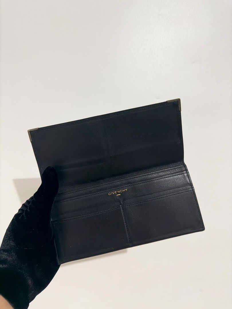Vintage Givenchy (Category: Luxury Bags & Wallets) located in Caloocan City. Submitted by coachiqueclosetbysuei_2ndacct (Listing ID 1466633012, Image 3). Description: 💫 Givenchy 💫 𝐒𝐨𝐮𝐫𝐜𝐞: Japan🇯🇵 💫 𝐈𝐬𝐬𝐮𝐞: None 💫 𝐂𝐨𝐧𝐝𝐢𝐭𝐢𝐨𝐧: 9/10 Excellent Condition 💫 𝐎𝐭𝐡𝐞𝐫𝐬: Soft Leather 💫 The color may vary due to lighting 💫 What you see is what you get ——————𝓜𝓾𝓼𝓽 𝓡𝓮𝓪𝓭!——————— 📍 𝐋𝐨𝐜𝐚𝐭𝐢𝐨𝐧: Intramuros Manila 📍 𝐌