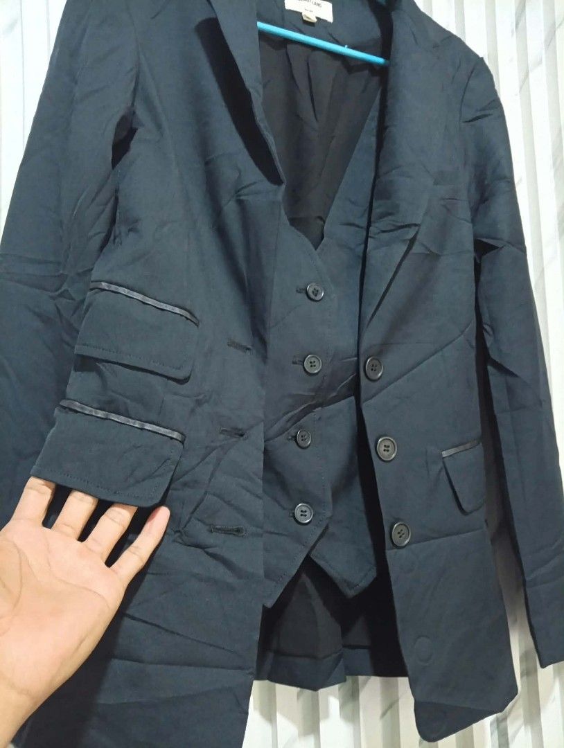 Vintage Helmut Lang Welt pocket Blazer ( Authentic ) (Category: Activewear) located in Barotac Nuevo. Submitted by john.pritz (Listing ID 1466618048, Image 2). Description: Vintage Helmut lang Welt pocket Blazer ( Authentic ) Like new condi no issue Size small on tag Width 17 Length 26.