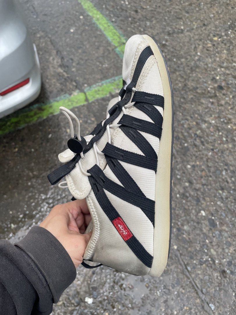 Vintage Levi’s Webbed Toggle Sneakers (Category: Sneakers) located in Malaybalay. Submitted by mo0rph (Listing ID 1466570346, Image 2). Description: Size 10.5 Add sf 240 Via jnt with box Mindanao Maribank transfer .