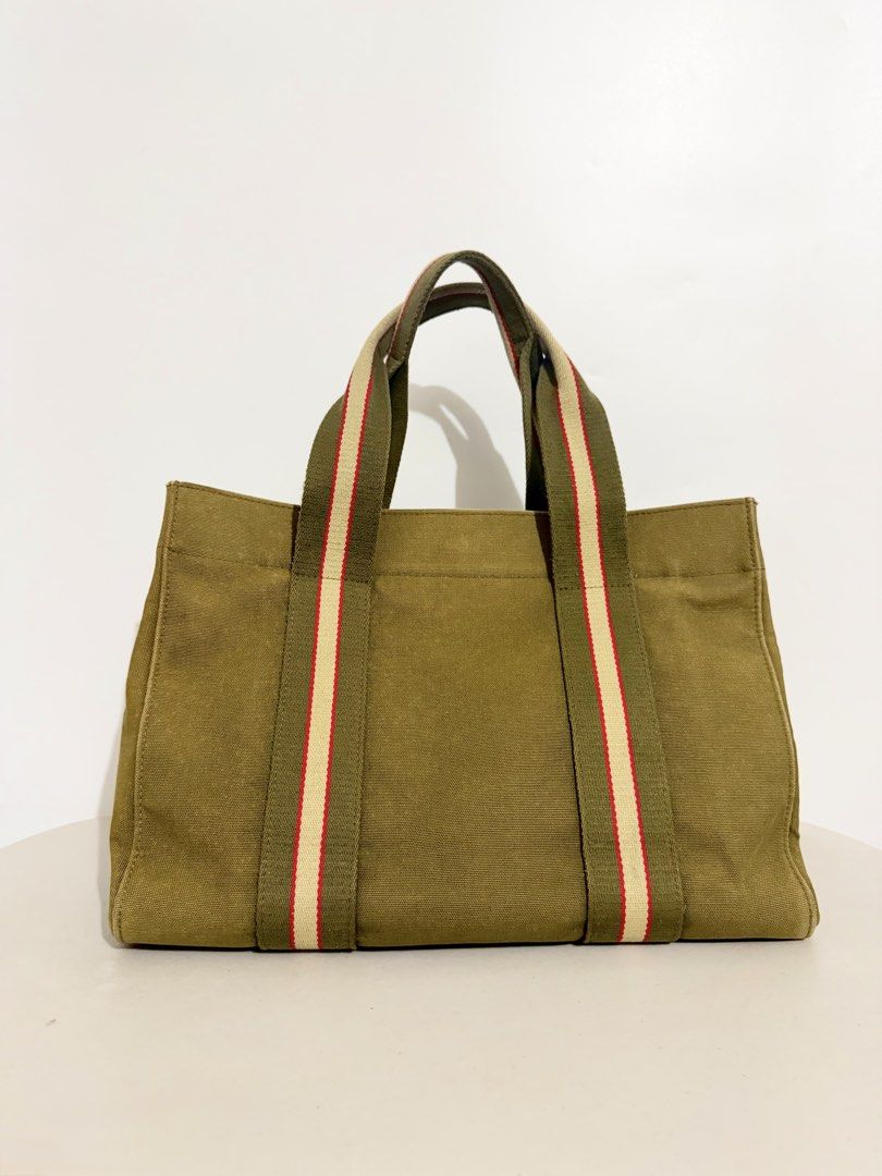 Vintage Longchamp (Category: Luxury Bags & Wallets) located in Caloocan City. Submitted by coachiqueclosetbysuei_2ndacct (Listing ID 1466631768, Image 2). Description: 💫 Longchamp 💫 𝐒𝐨𝐮𝐫𝐜𝐞: Japan🇯🇵 💫 𝐈𝐬𝐬𝐮𝐞: None 💫 𝐂𝐨𝐧𝐝𝐢𝐭𝐢𝐨𝐧: 10/10 Excellent Condition 💫 𝐎𝐭𝐡𝐞𝐫𝐬: Can fit Macbook Air, turn-lock 💫 The color may vary due to lighting 💫 What you see is what you get ——————𝓜𝓾𝓼𝓽 𝓡𝓮𝓪𝓭!——————— 📍 𝐋𝐨𝐜𝐚𝐭𝐢𝐨𝐧: In