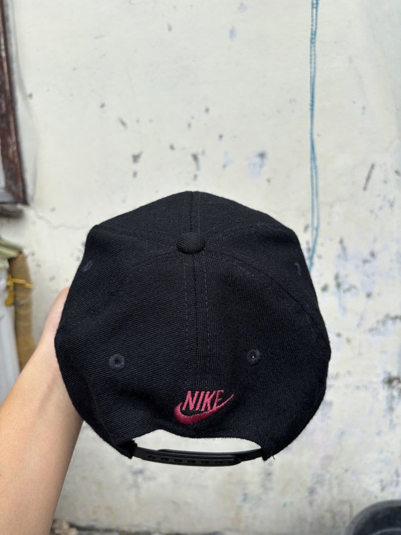 Vintage Nike Air Jordan (Category: Caps & Hats) located in Quezon. Submitted by hiddengem69 (Listing ID 1466603059, Image 2). Description: 100% WOOL .