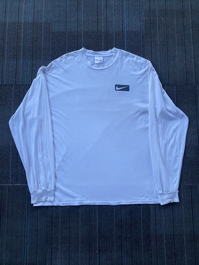 Vintage Nike longsleeve (Category: Tshirts & Polo Shirts ) located in Taguig. Submitted by offther4ck (Listing ID 1466668191, Image 1). Description: - Issue: need wash ( yellowing and pinhole ) - Size XL on tag - width: 25 inches - Length: 31 inches .