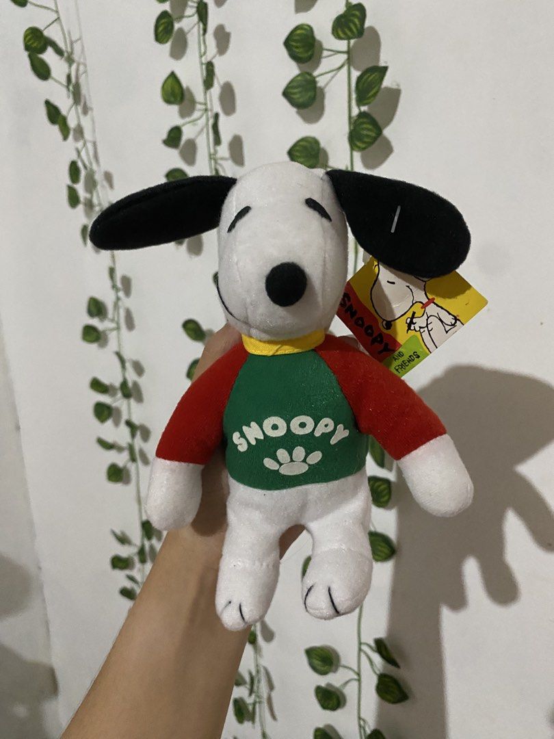vintage or retro-style Snoopy plush Charm (Category: Plushies & Soft Toys) located in Guagua. Submitted by toy_corner (Listing ID 1466565723, Image 2). Description: Brandnew with papertag NO ISSUE Pampanga loc MOP: GCASH J&T courier.