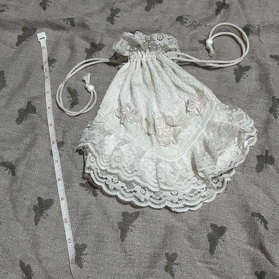 Vintage Pink Lace Drawstring Pouch with Flowers (Category: Purses & Pouches) located in Dagupan City. Submitted by matchaisinlove (Listing ID 1466746583, Image 2). Description: ‎╭──────────˙ . ꒷ 🍵 . 𖦹˙─╮ MINE:₱99+sf (first to pay) ‎╰─˙ . ꒷ 🍵 . 𖦹˙──────────╯ - pink color brand: n flaw: need wash only size: check pic 𝓶𝓸𝓭: 𝙹𝙽𝚃 𝓶𝓸𝓹: 𝚐𝚌𝚊𝚜𝚑 — Read my RULES! — thrifted so pls do manage your expectations. ❗no return & cancellation. 🌷fe