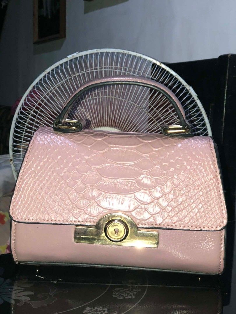 Vintage West Impression Mini Satchel (Category: Purses & Pouches) located in Manila. Submitted by hollysansh (Listing ID 1466715724, Image 1). Description: .