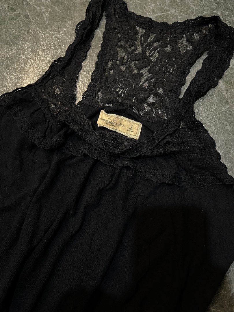 Vintage Y2k Abercrombie Tops (Category: Others Tops) located in Valencia. Submitted by bordzsthrift (Listing ID 1466727587, Image 3). Description: Size S on tag Exellent Condition No issue .