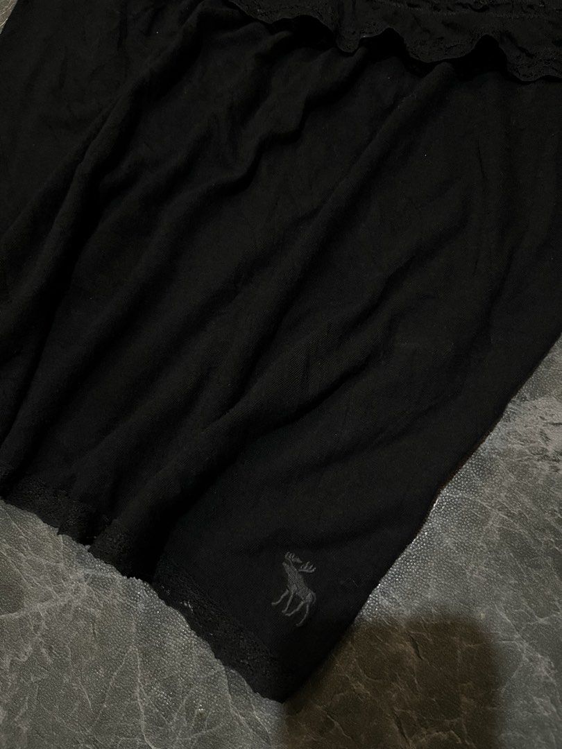 Vintage Y2k Abercrombie Tops (Category: Others Tops) located in Valencia. Submitted by bordzsthrift (Listing ID 1466727587, Image 2). Description: Size S on tag Exellent Condition No issue .