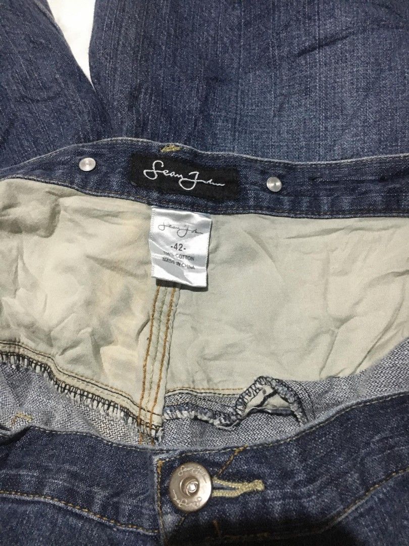 Vintage Y2K Sean John Jorts (Category: Shorts) located in Quezon City. Submitted by thriftyzx (Listing ID 1466613658, Image 3). Description: Vintage Y2K Sean John Jorts Size 42 Length: 29 Excellent Condition No issue Color rate: 9.5/10 1399 Freeshipping Location:QC.