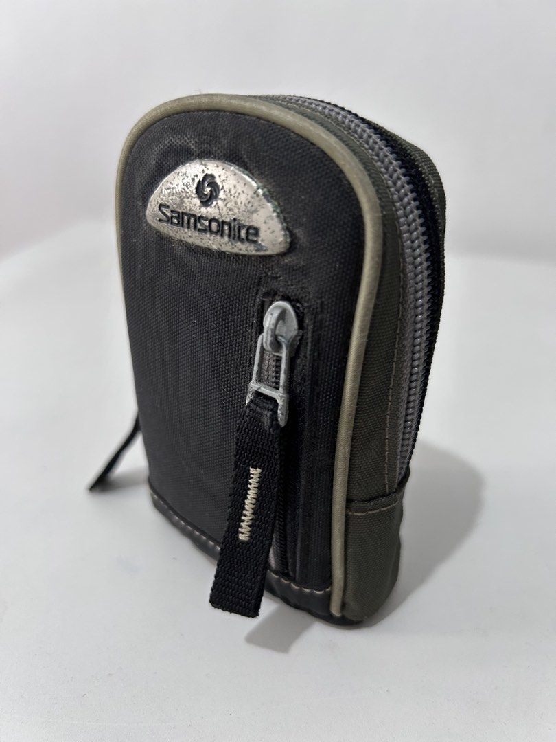 Vintage/Y2K-era Samsonite utility or compact digital camera pouch (Category: Camera Bags & Carriers) located in Cainta. Submitted by mimidiva (Listing ID 1466704778, Image 1). Description: Vintage/Y2K-era Samsonite utility or compact digital camera pouch * small padded camera pouch * vintage item. discontinued and no longer sold brand-new * needs cleaning due to prolonged storage Cainta Location.
