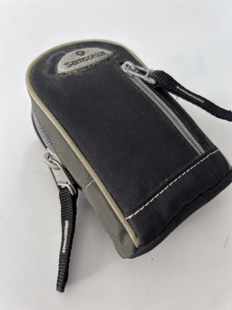 Vintage/Y2K-era Samsonite utility or compact digital camera pouch (Category: Camera Bags & Carriers) located in Cainta. Submitted by mimidiva (Listing ID 1466704778, Image 3). Description: Vintage/Y2K-era Samsonite utility or compact digital camera pouch * small padded camera pouch * vintage item. discontinued and no longer sold brand-new * needs cleaning due to prolonged storage Cainta Location.