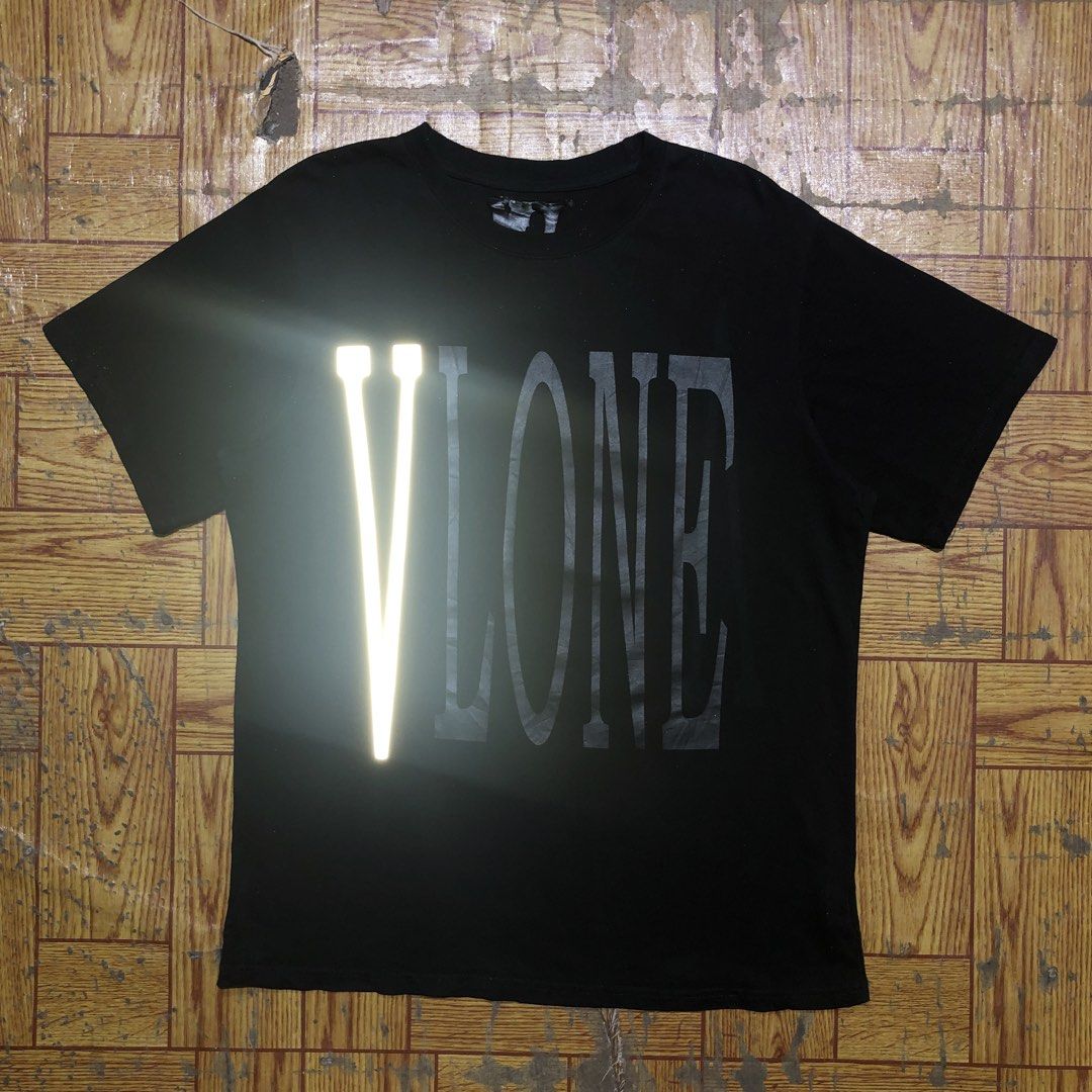 VLONE REFLECTORIZE LOGO TEE (Category: Tshirts & Polo Shirts ) located in Dasmarinas. Submitted by corenyxmessy_3rd_account (Listing ID 1466742766, Image 3). Description: width - 22 length - 28.
