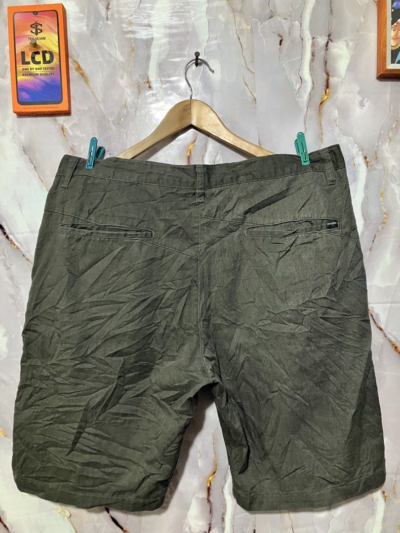 VOLCOM MEN'S CHINO WALK SHORTS (Category: Shorts) located in General Mariano Alvarez. Submitted by adonid (Listing ID 1466623069, Image 2). Description: VOLCOM MEN'S CHINO WALK SHORTS GOOD CONDITION NORMAL SIGN OF USAGE ONLY L23 W40.