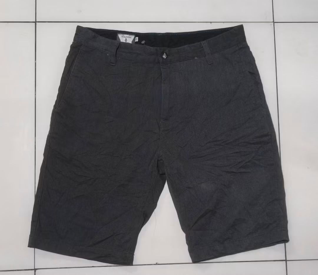 Volcom Men's Dark Grey Shorts Size 32 (Category: Shorts) located in San Carlos City. Submitted by dhong_abay_thrift (Listing ID 1466626692, Image 1). Description: - Brand: Volcom - Size: 32 - Color: Dark Grey - Closure: Button fly with iconic stone logo button - Details: Belt loops, dual back pockets, and stone logo patch - Style: Casual, solid color - Condition: Clean fabric, ready to wear.