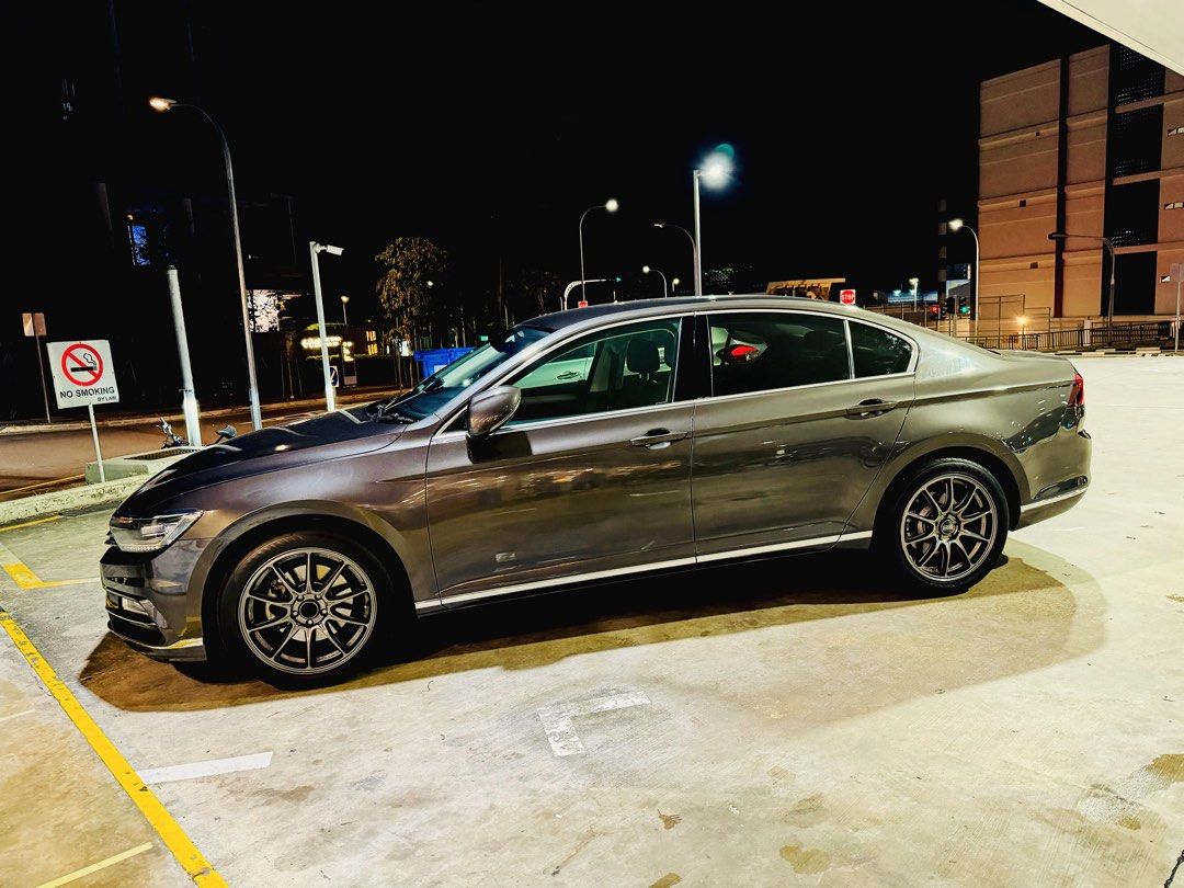 Volkswagen Passat 1.8 TSI Highline (A) (Category: Used Cars) located in Singapore. Submitted by minty222 (Listing ID 1466715779, Image 2). Description: Volkswagen Passat luxury sedan registered July 2018. Powered by a 1.8L engine paired with a 7-speed DSG automatic transmission. Output rated at 177 bhp. Includes 2 previous owners, keyless entry and start, electric brake, sports rims, and electric leather seats. Engine capacity is 1798 cc with a c