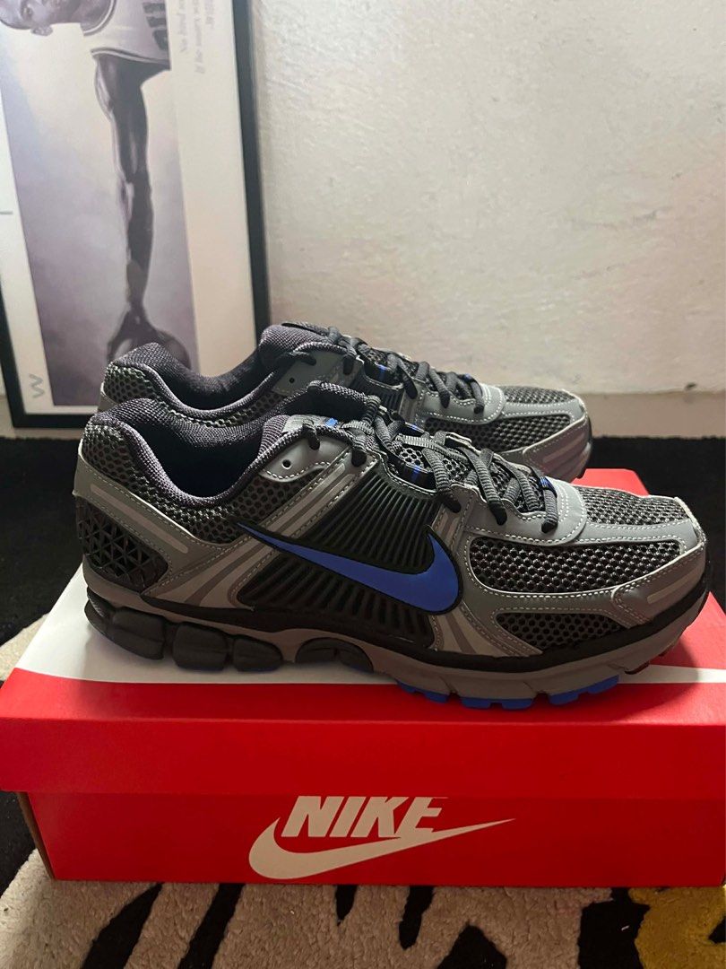 Vomero 5 Anthracite (Category: Casual Shoes) located in Makati City. Submitted by threadsfordays (Listing ID 1466772695, Image 2). Description: Authentic Bnew Sz 8 and 8.5 ₱4500 Mandaluyong area.