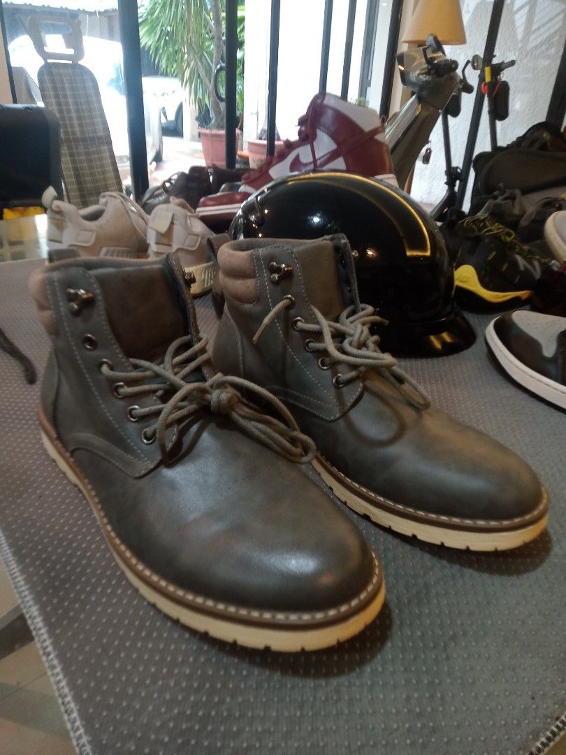 Vostey boots (Category: Boots) located in Makati City. Submitted by pardsroman (Listing ID 1466588318, Image 1). Description: MOP via BPI or gcash payment first before delivery no return no exchange. shipping at buyers expense size 10 unused.